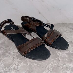 NEW Munro tivoli brown strappy sandal sz 7.5